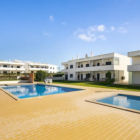 Vilita Oasis Family דירה